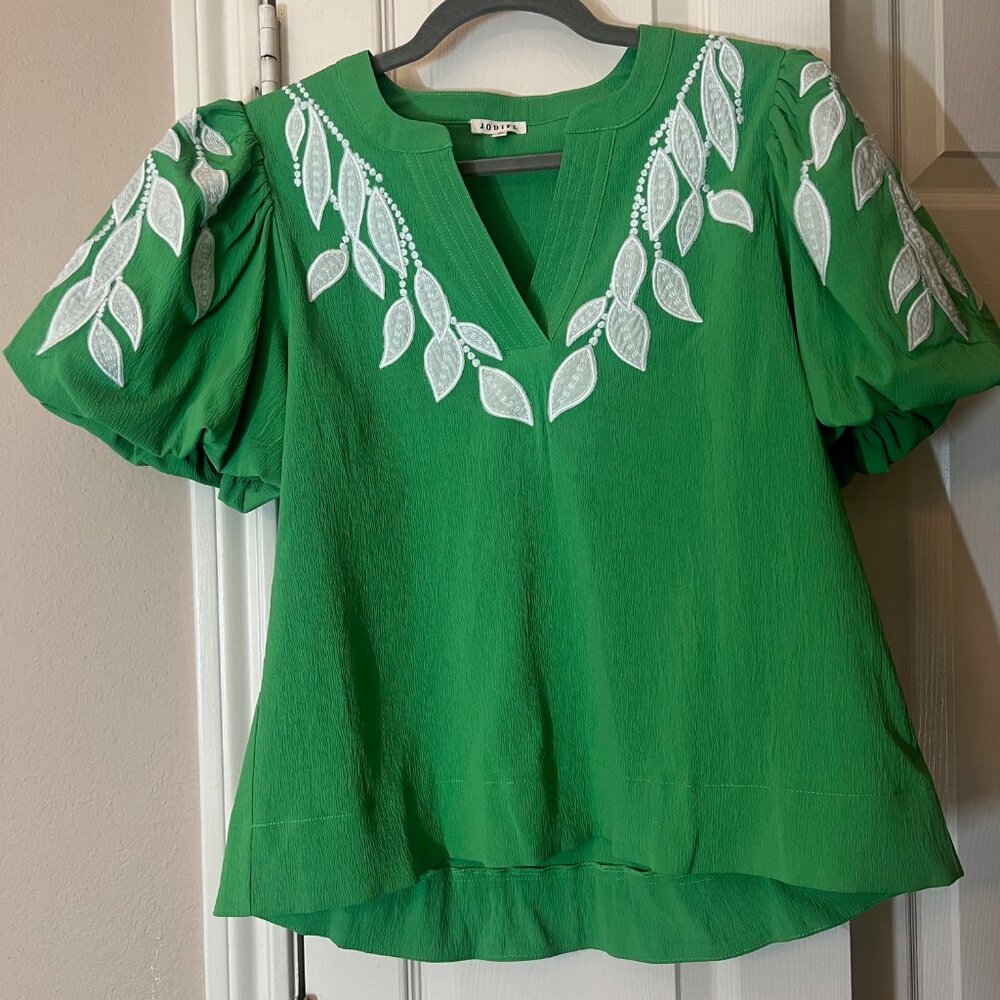 NEW Women's Jodiful Green Embroidered Blouse Puff Sleeves V-Neck Top - Medium